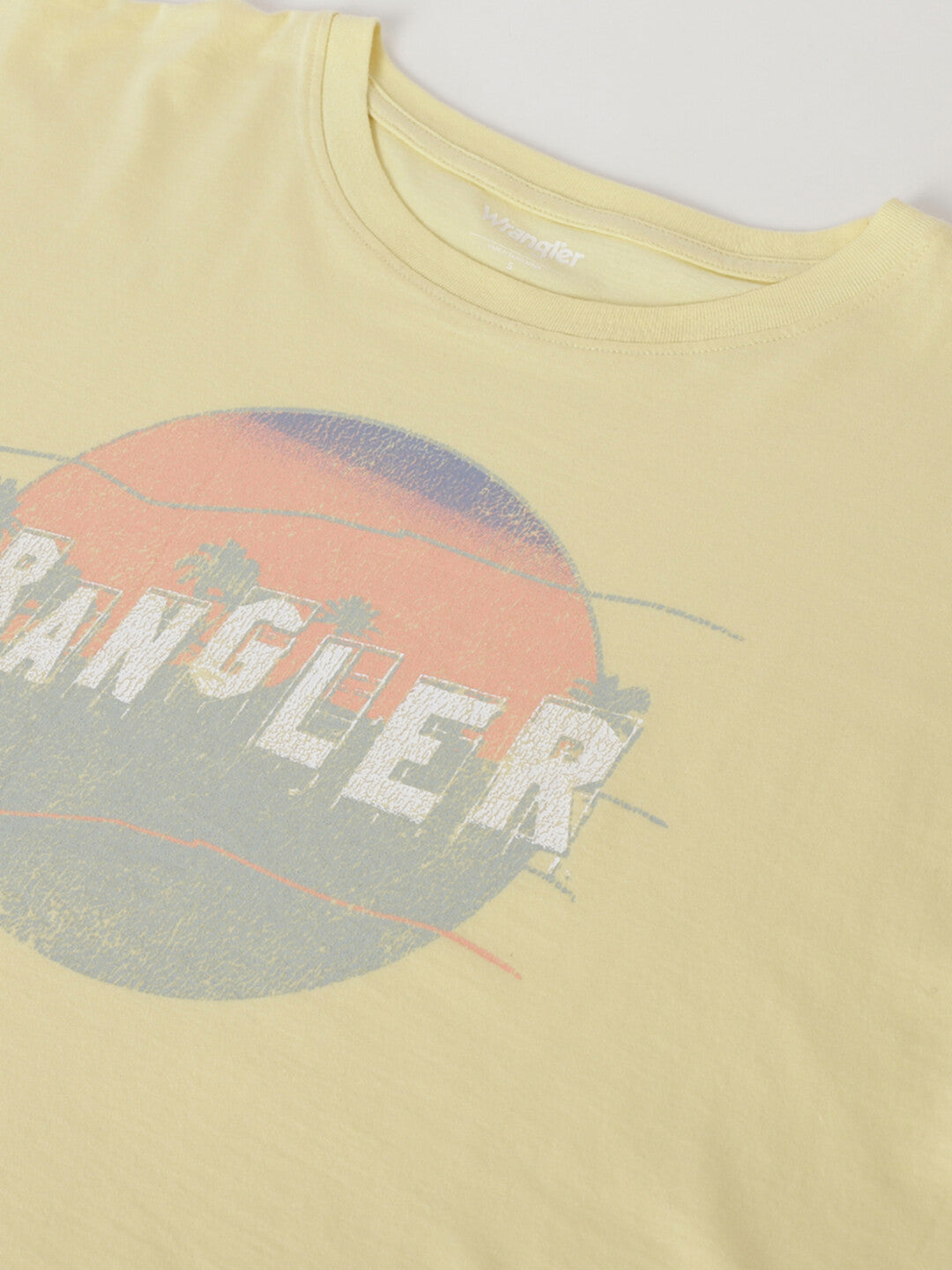 Grafisch beige T-shirt met ronde hals en Girlfriend Fit voor dames
