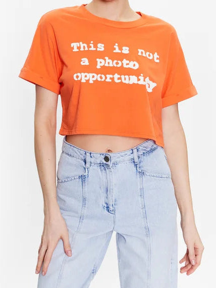 GUESS Slogan Crop Tee